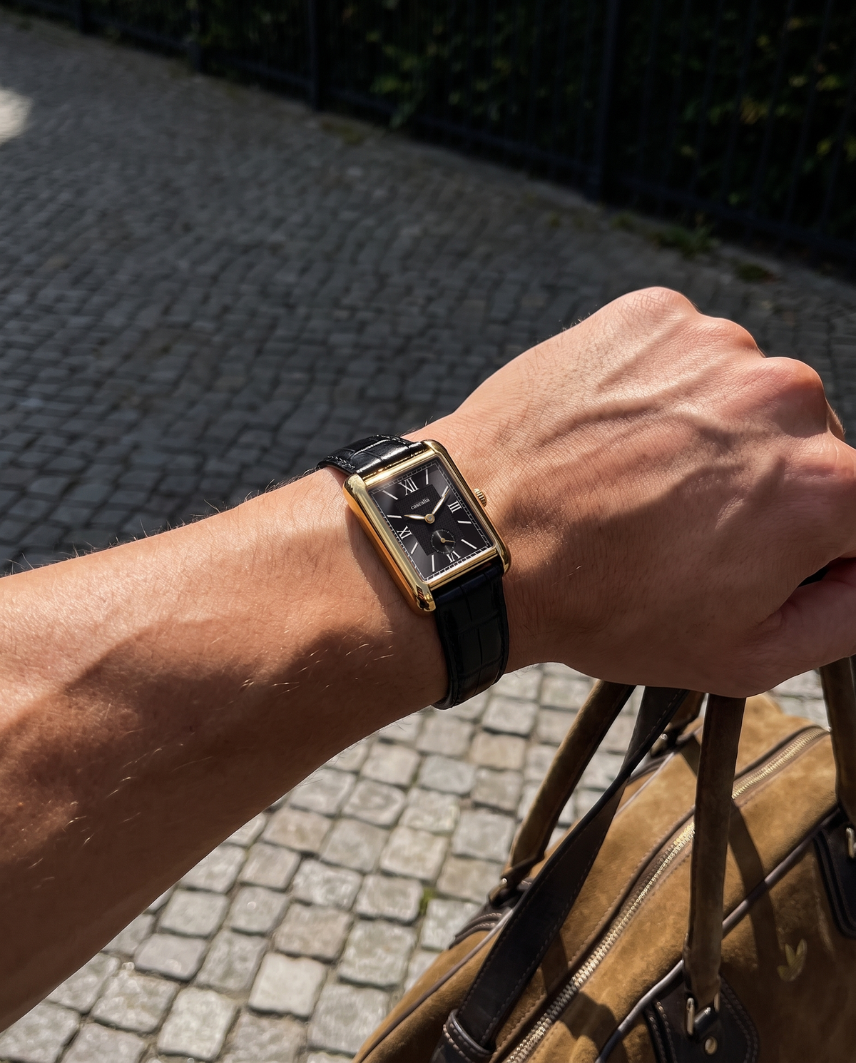Arco Gold Black