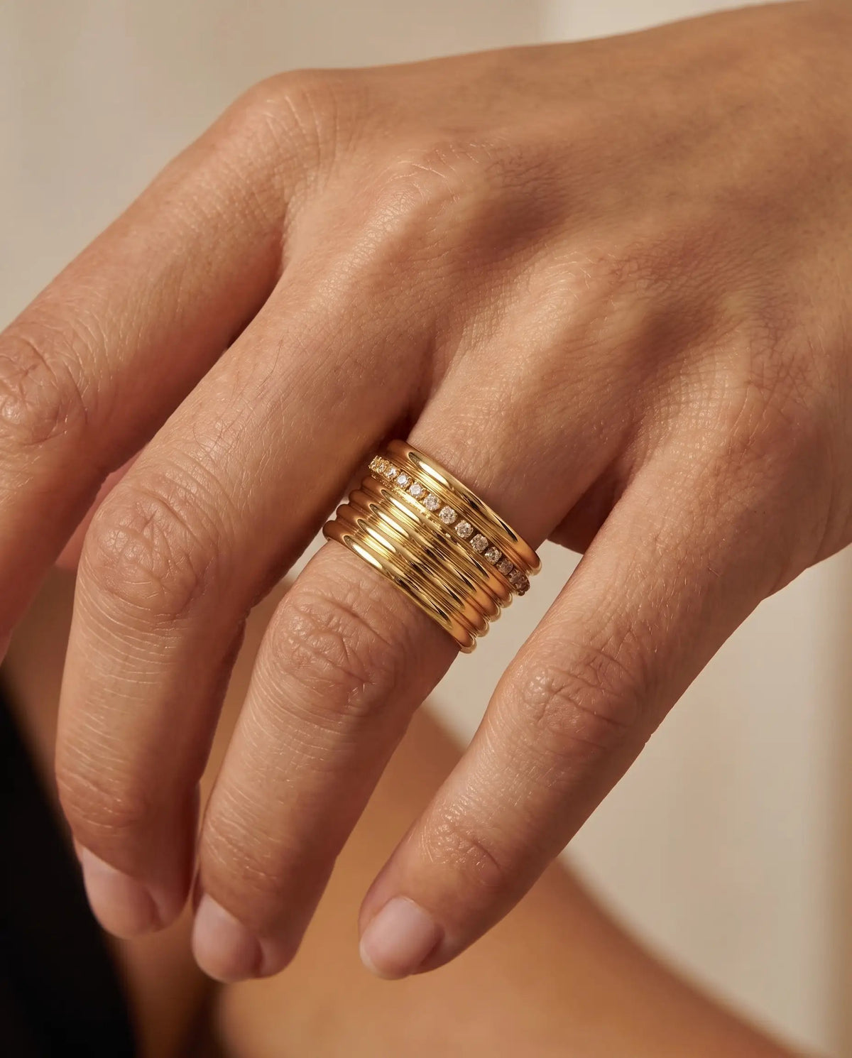Amina ring