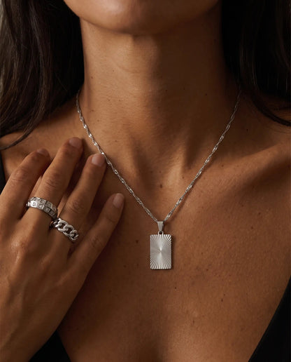 Delia necklace
