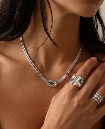 Dora necklace