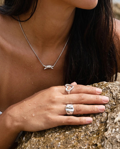 Elvia necklace