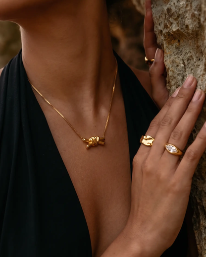 Elvia necklace
