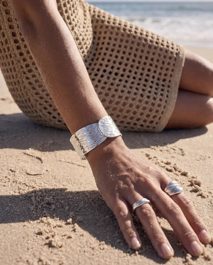 Iris bangle