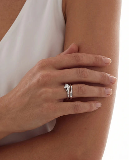 Tecla ring