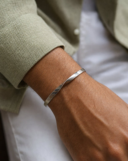 Vento bangle