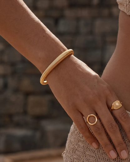 Viola bangle